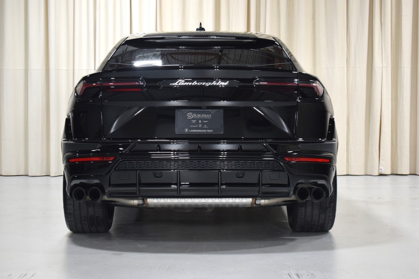 Thumbnail: 2023 Lamborghini Urus - 13