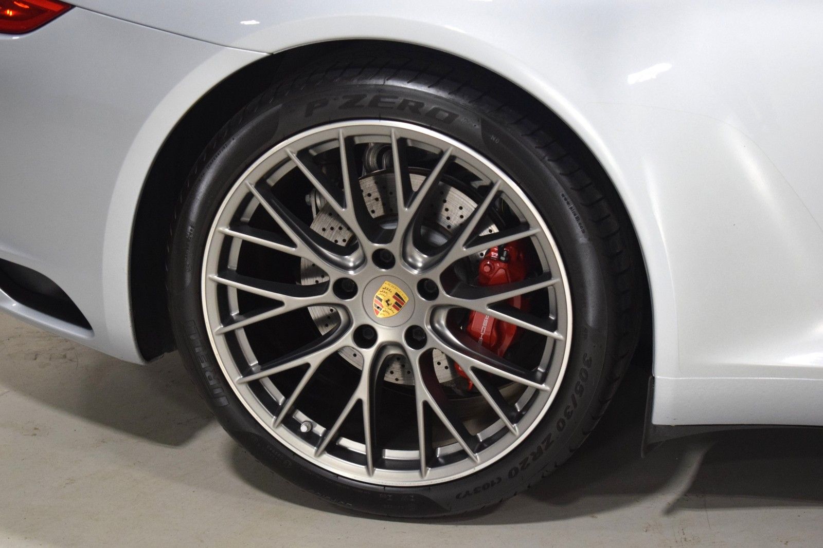 Thumbnail: 2017 Porsche 911 - 16