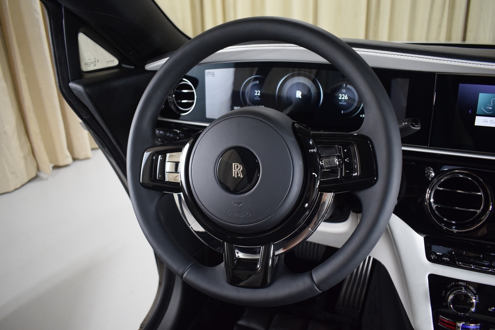 Thumbnail: 2024 Rolls-Royce Spectre - 26