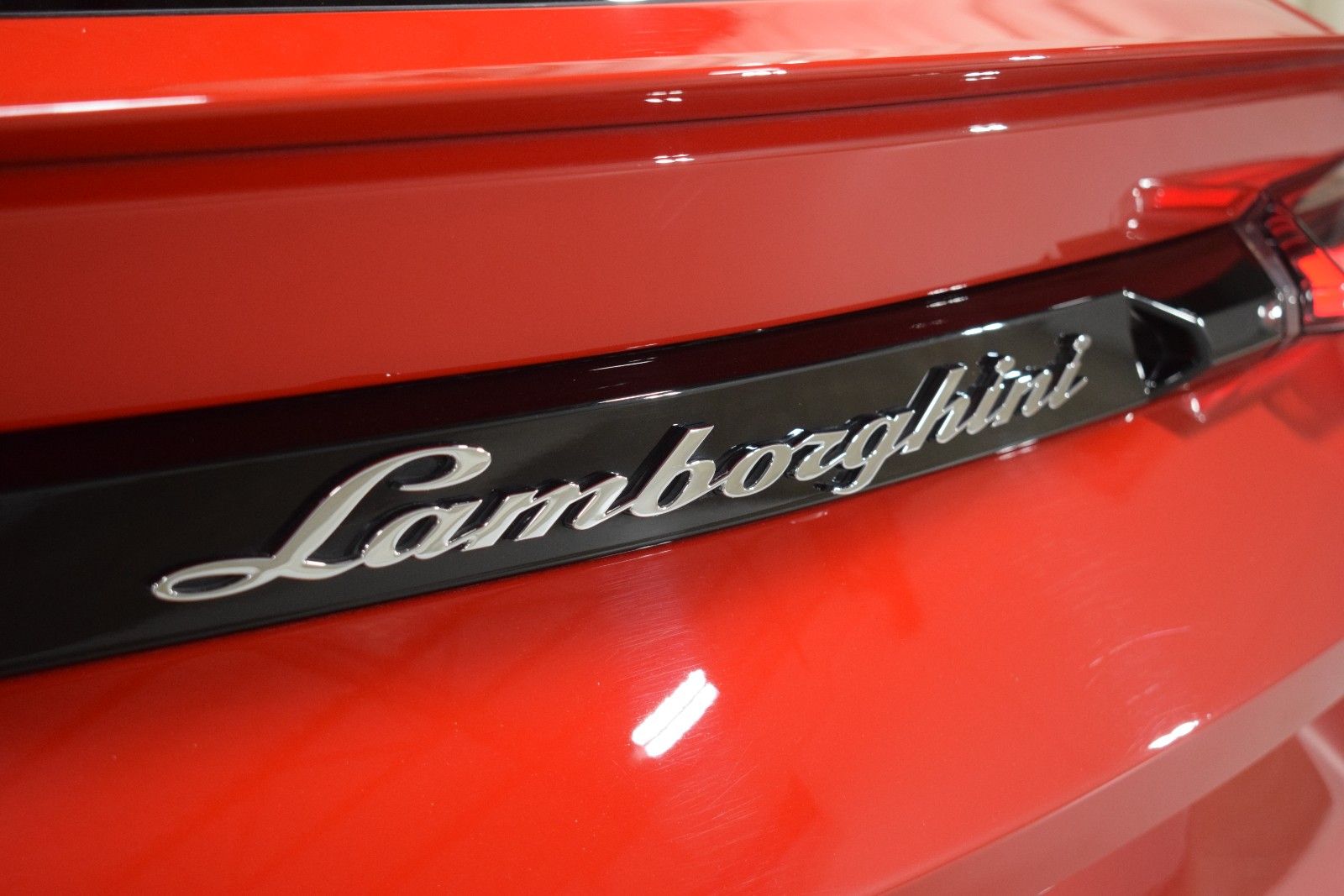 Thumbnail: 2019 Lamborghini Urus - 10