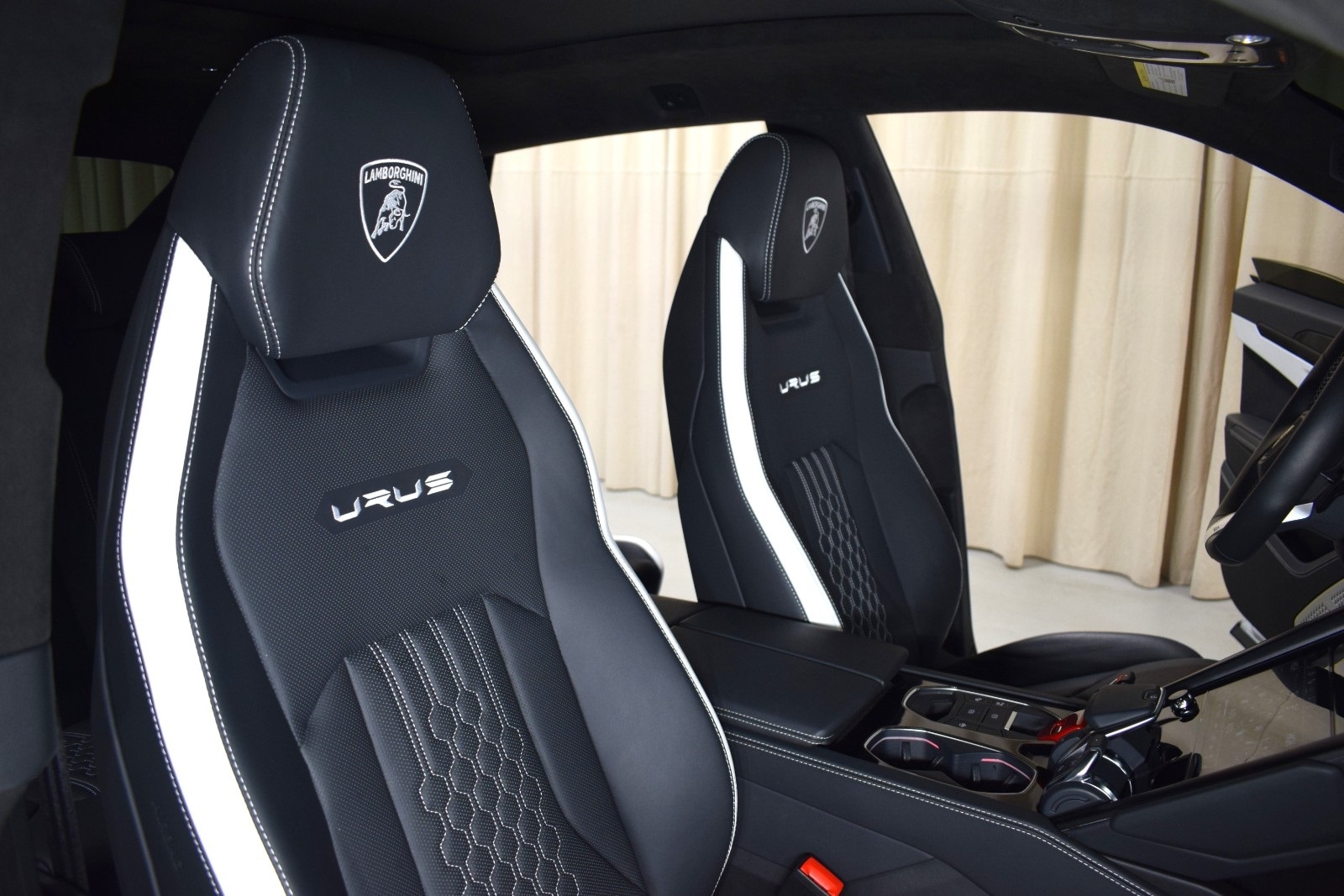 Thumbnail: 2024 Lamborghini Urus - 21