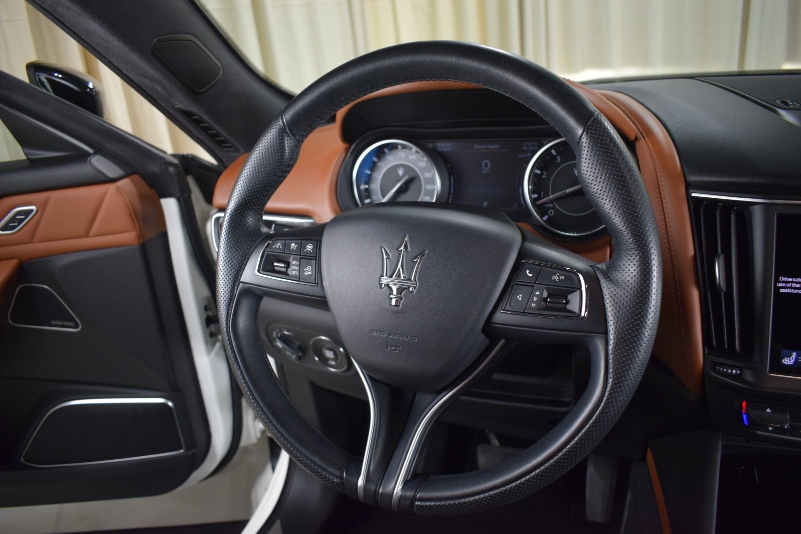 Thumbnail: 2022 Maserati Levante - 28