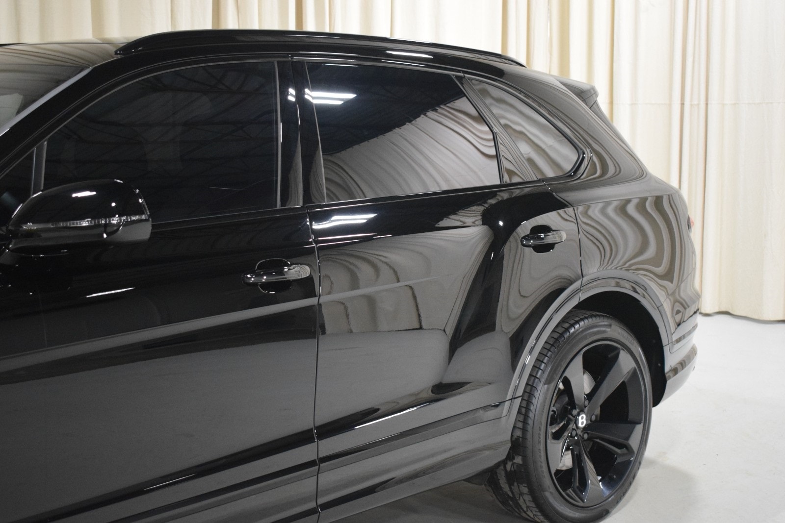 Thumbnail: 2023 Bentley Bentayga - 8