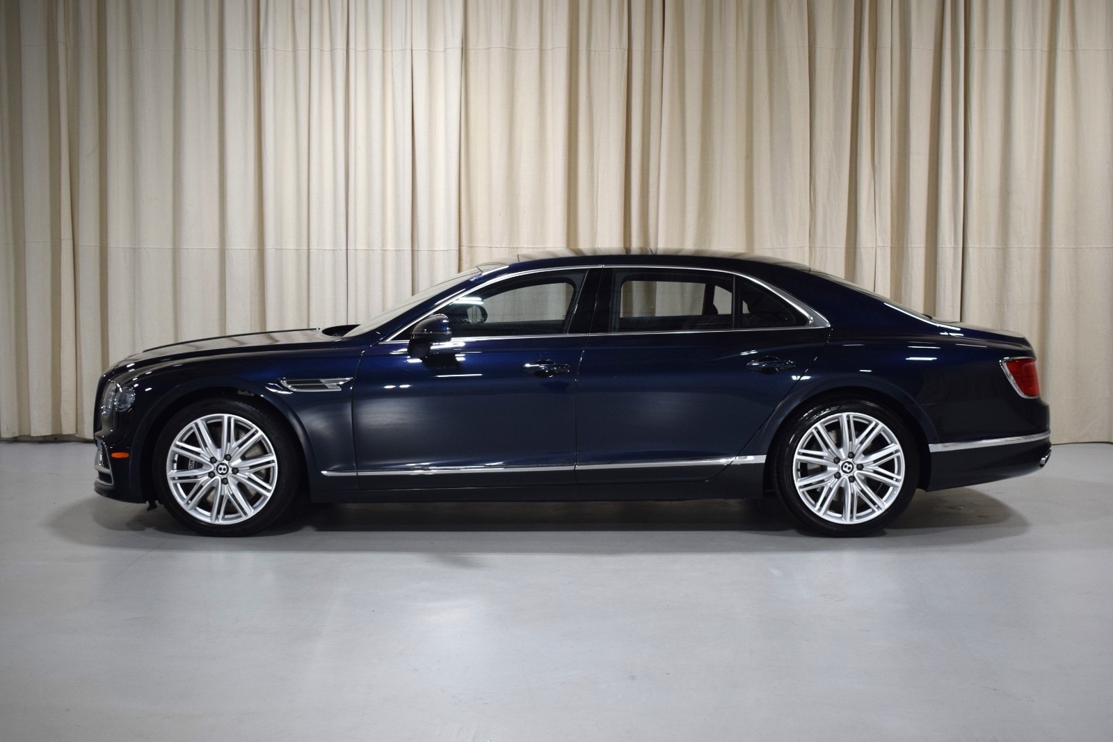 Thumbnail: 2023 Bentley Flying Spur - 16