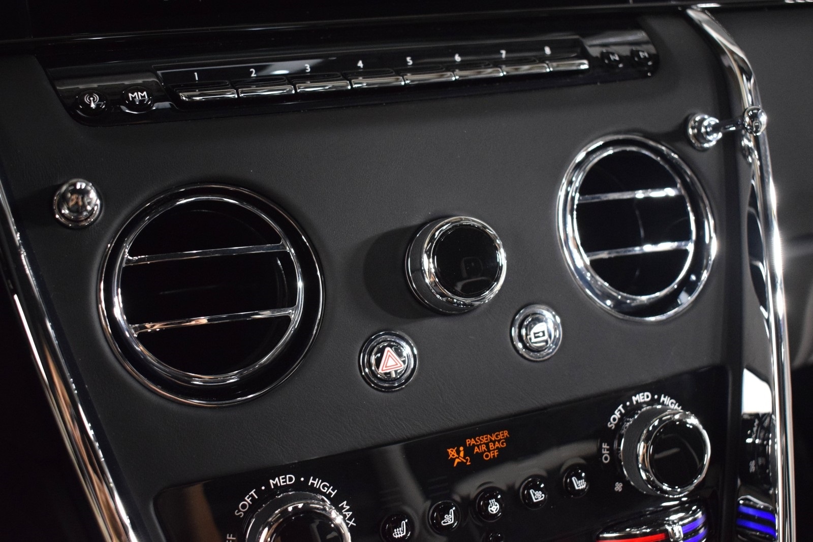 Thumbnail: 2026 Rolls-Royce Cullinan - 35