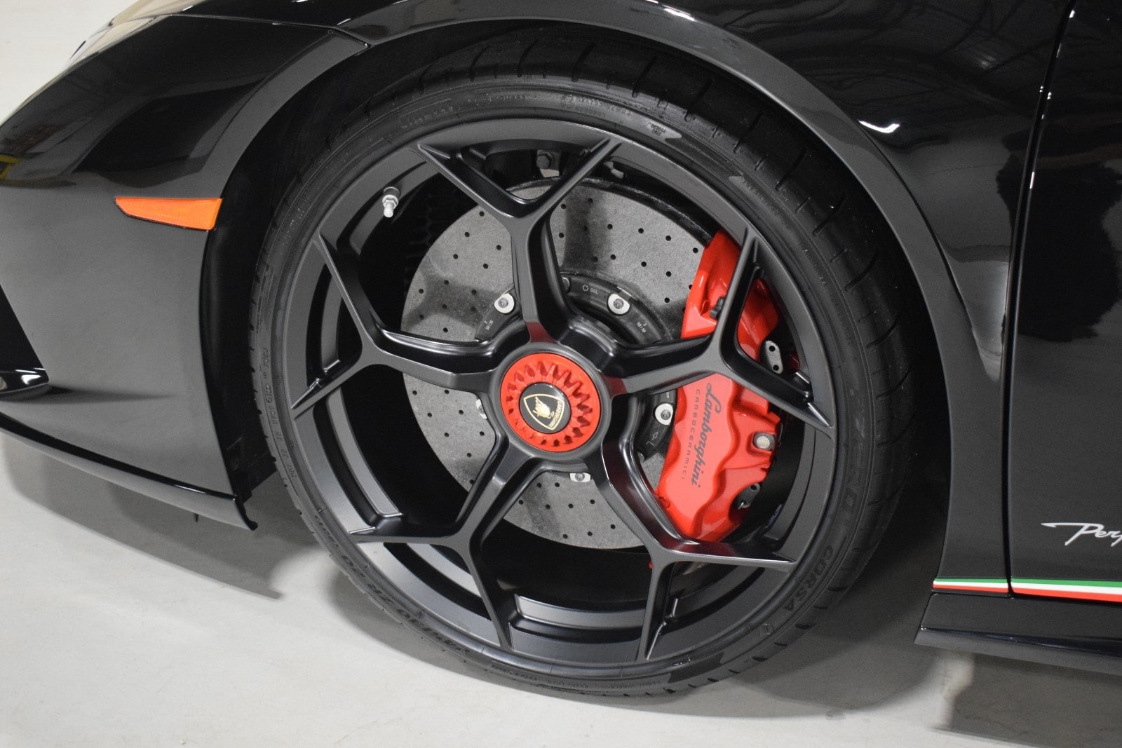 Thumbnail: 2019 Lamborghini Huracan - 6