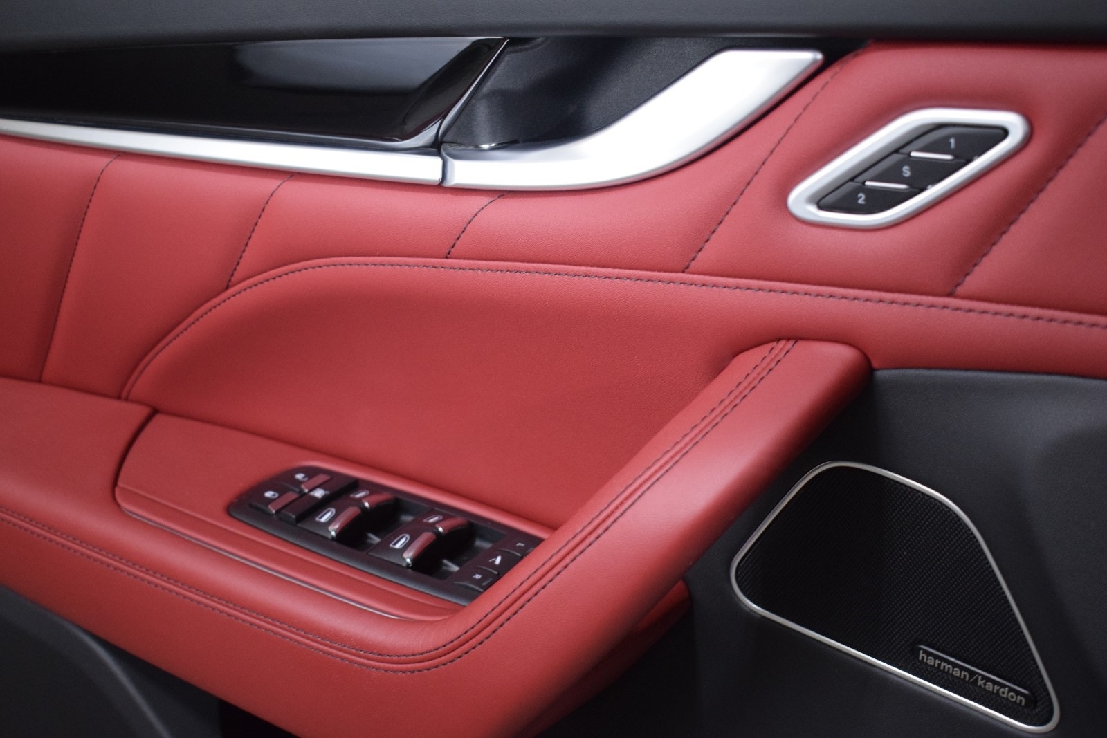 Thumbnail: 2022 Maserati Levante - 37