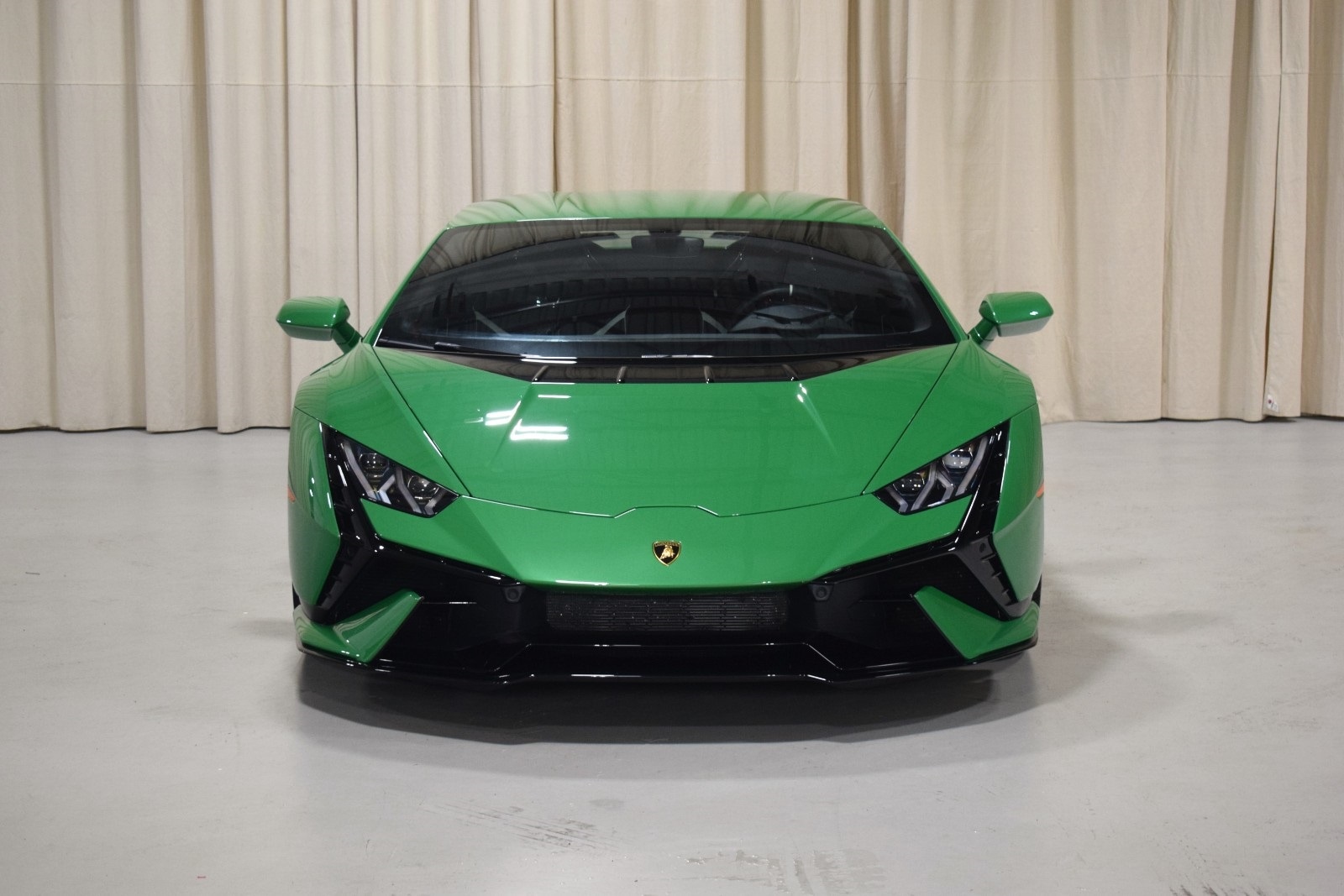 Thumbnail: 2023 Lamborghini Huracan - 8