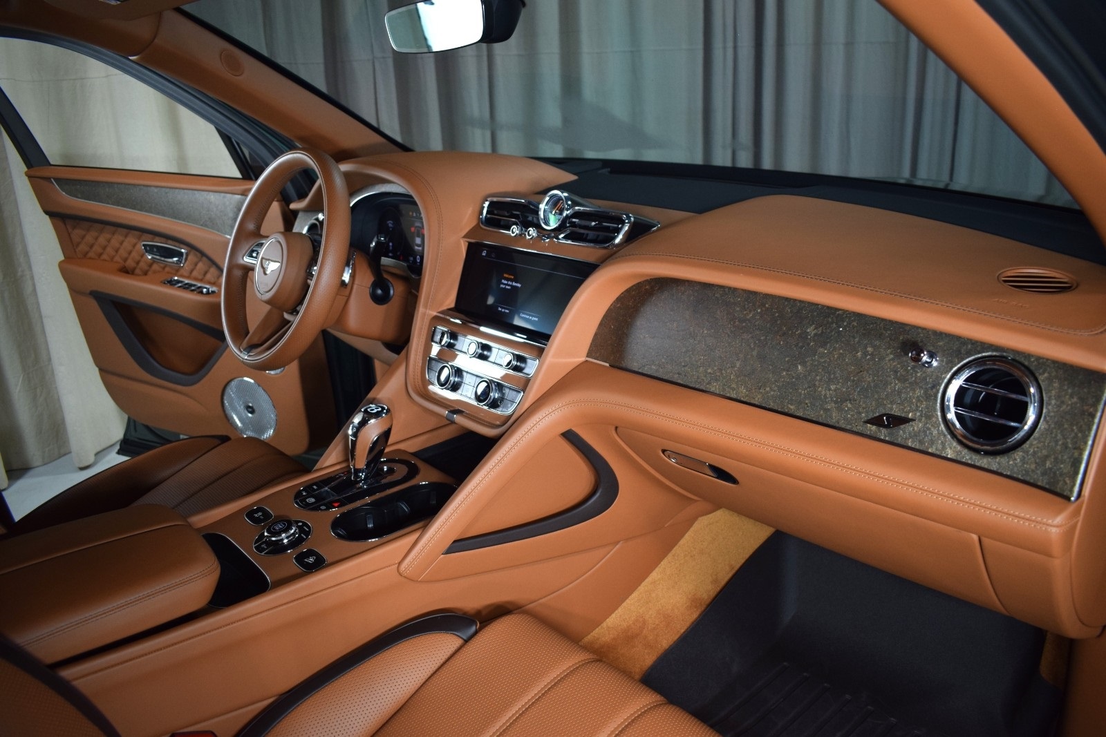 Thumbnail: 2022 Bentley Bentayga - 26