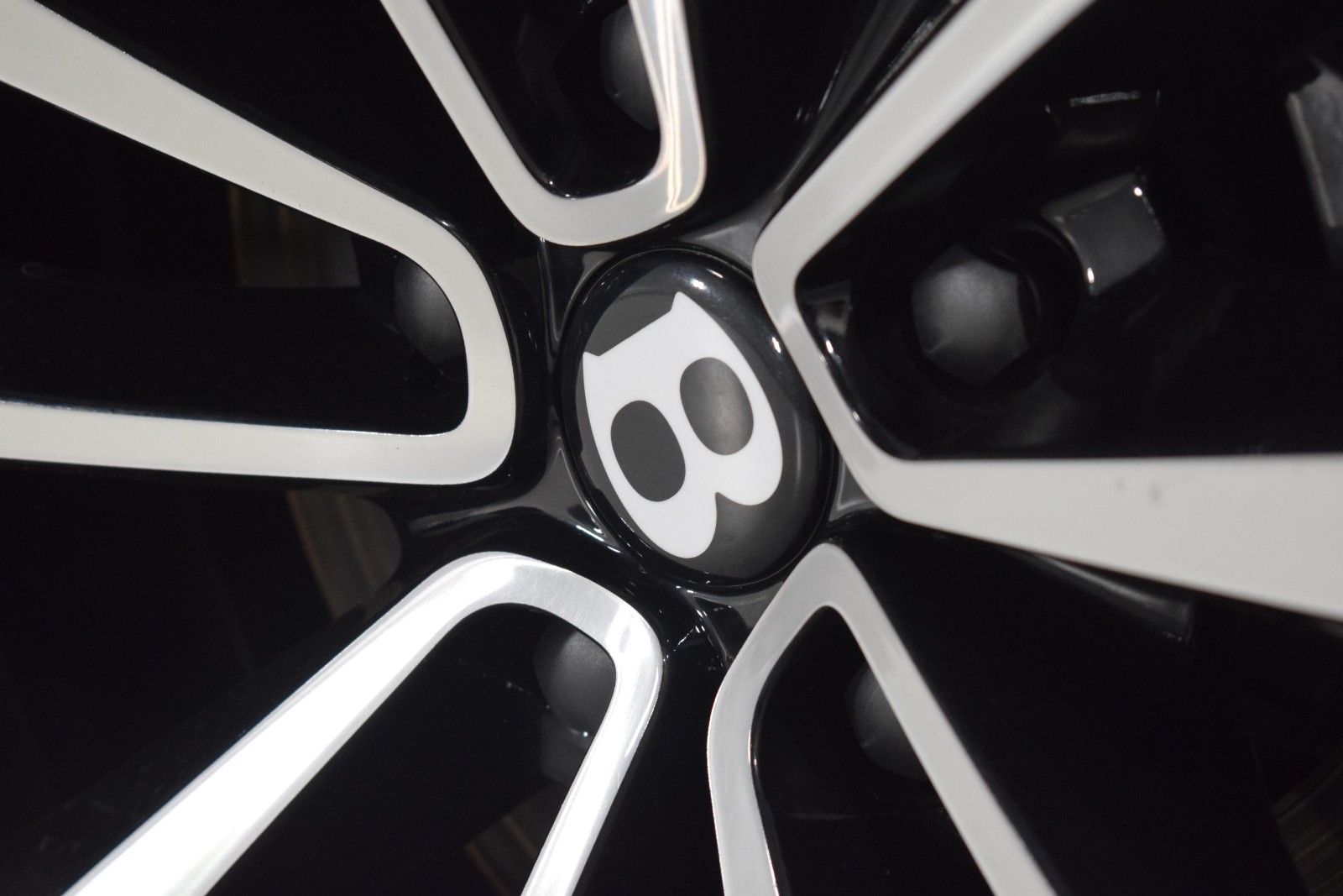 Thumbnail: 2024 Bentley Bentayga - 18