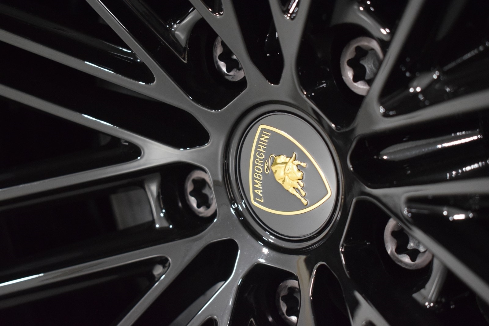 Thumbnail: 2025 Lamborghini Urus - 17