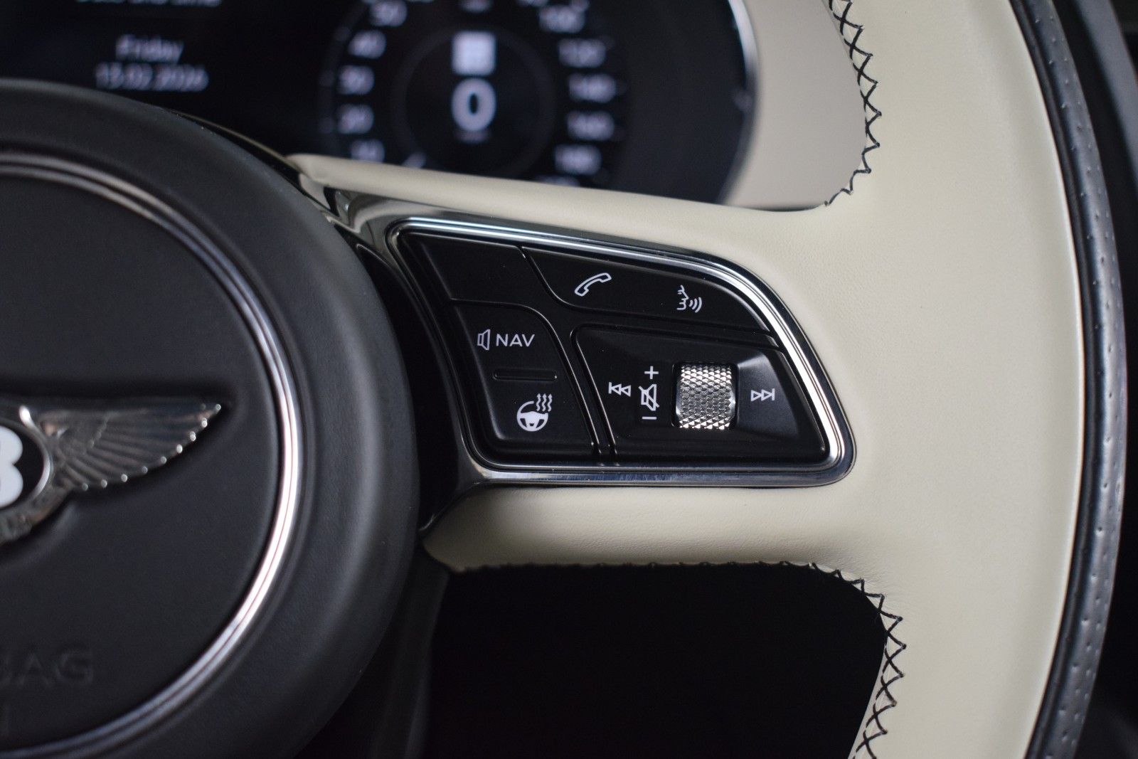 Thumbnail: 2024 Bentley Bentayga - 27