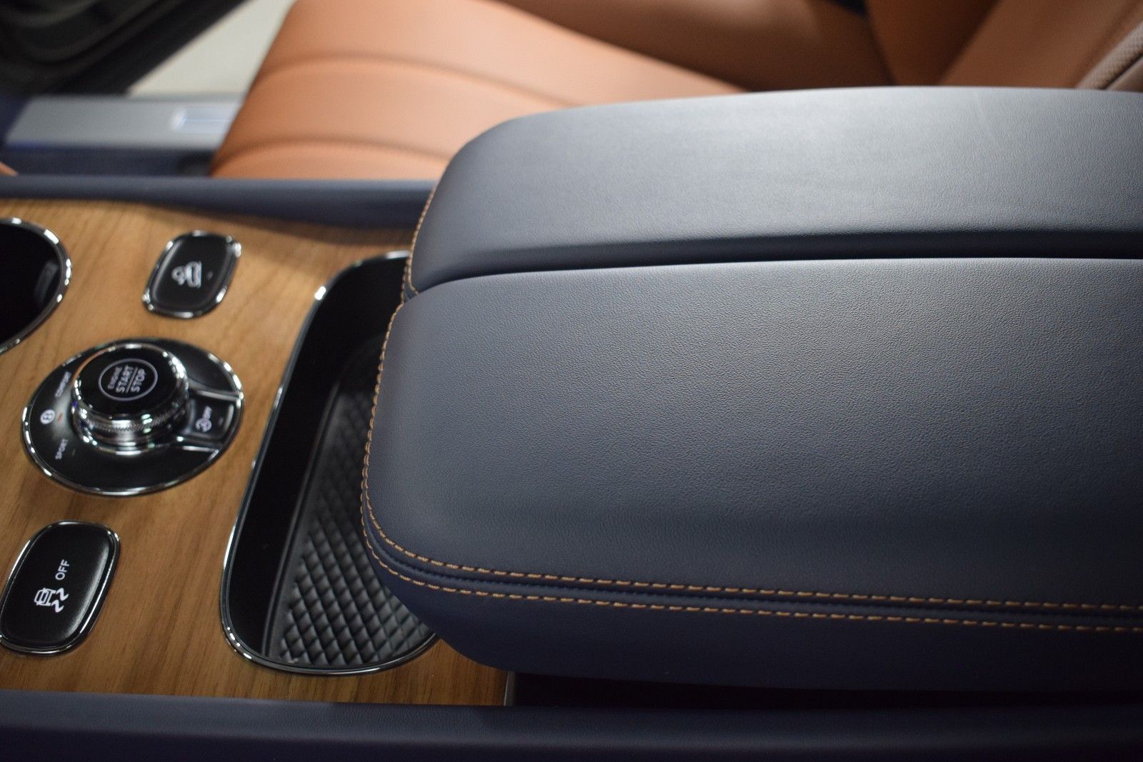 Thumbnail: 2026 Bentley Bentayga - 39