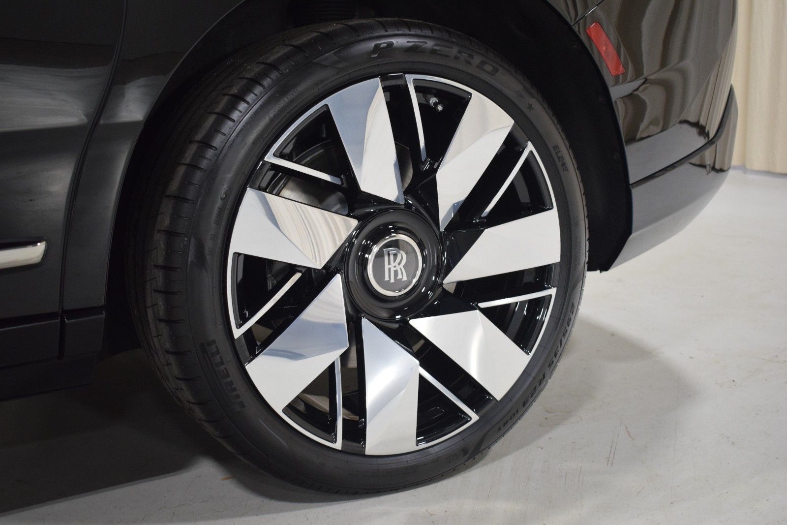 Thumbnail: 2026 Rolls-Royce Cullinan - 18