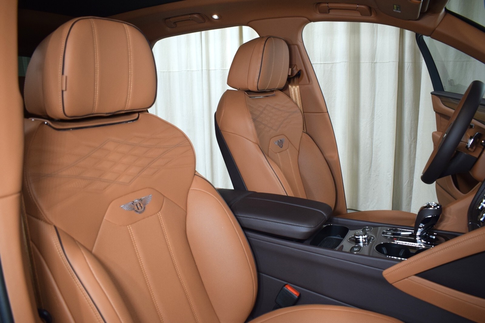 Thumbnail: 2025 Bentley Bentayga - 25