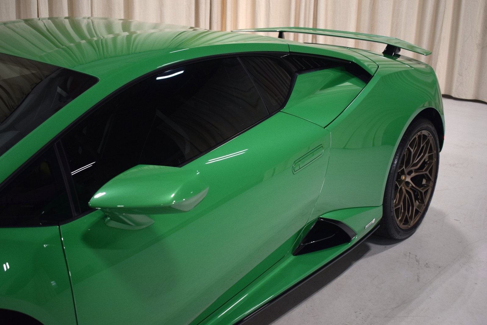 Thumbnail: 2023 Lamborghini Huracan - 2
