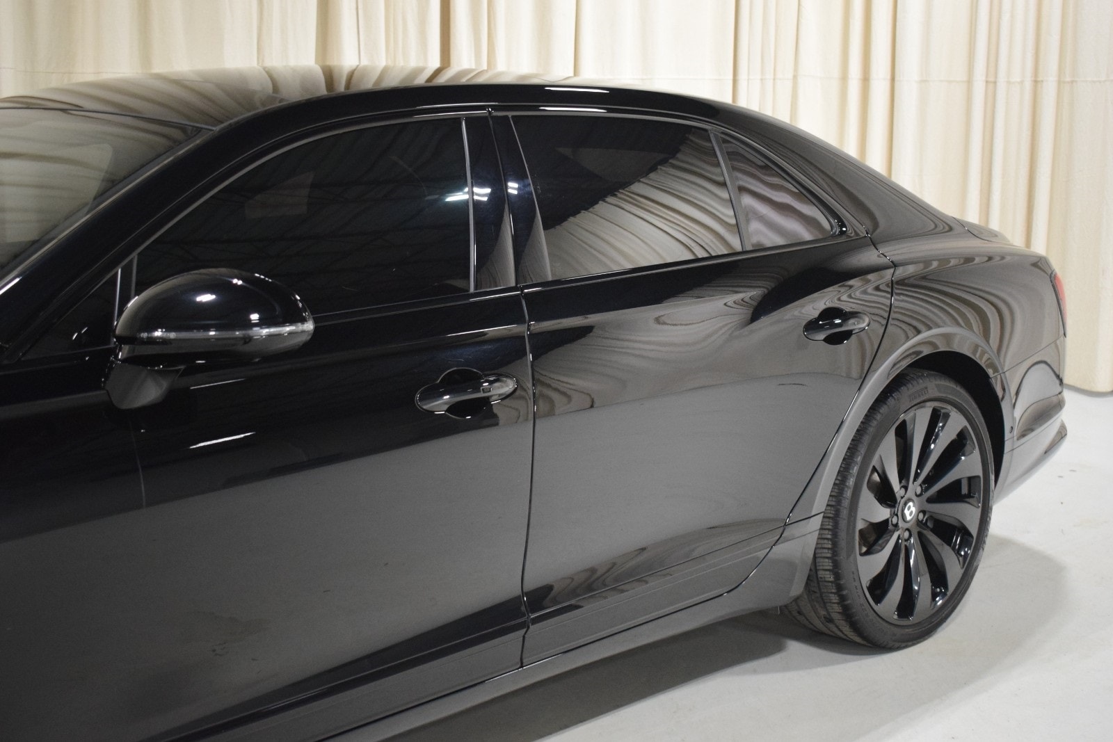 Thumbnail: 2023 Bentley Flying Spur - 8