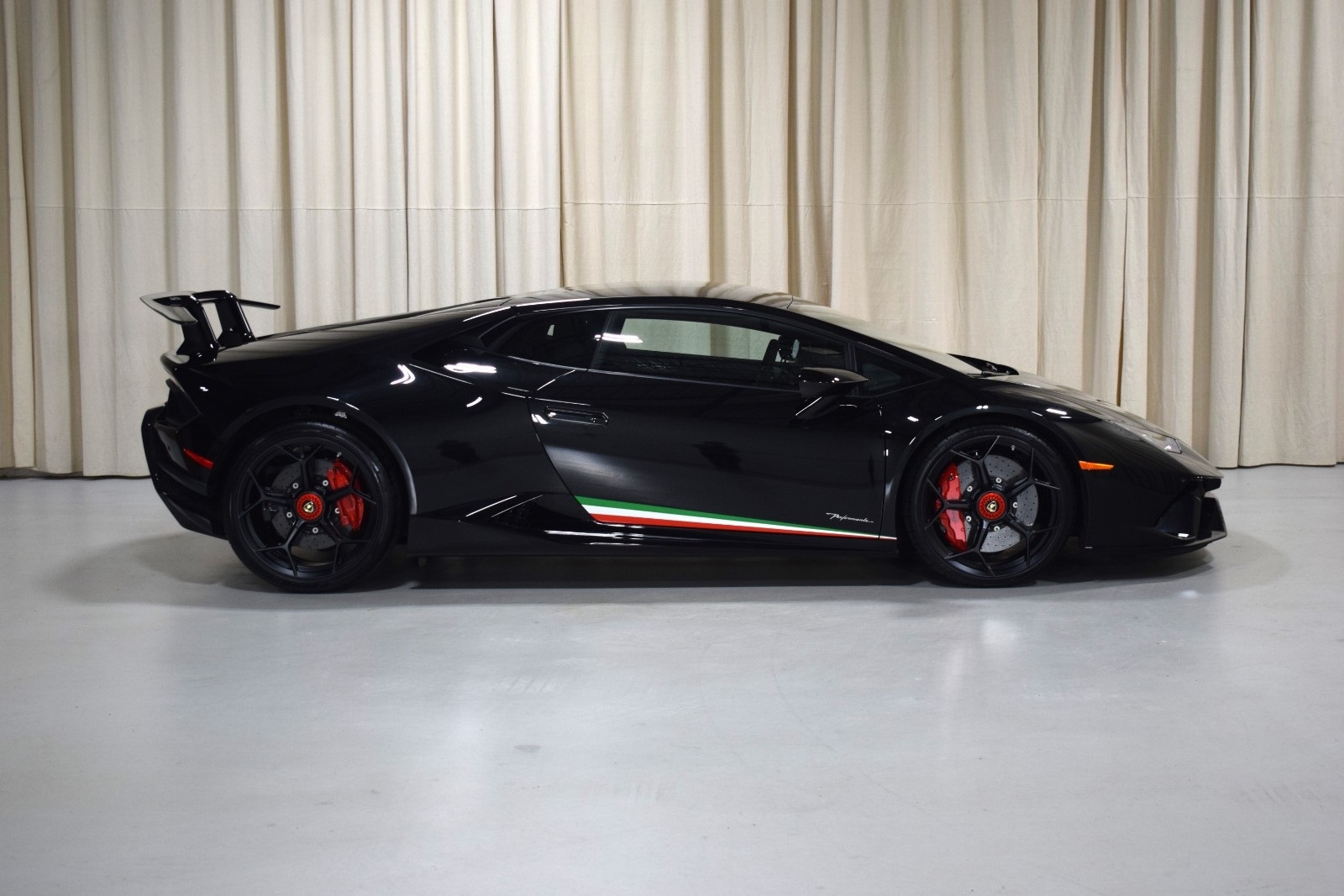 Thumbnail: 2019 Lamborghini Huracan - 15