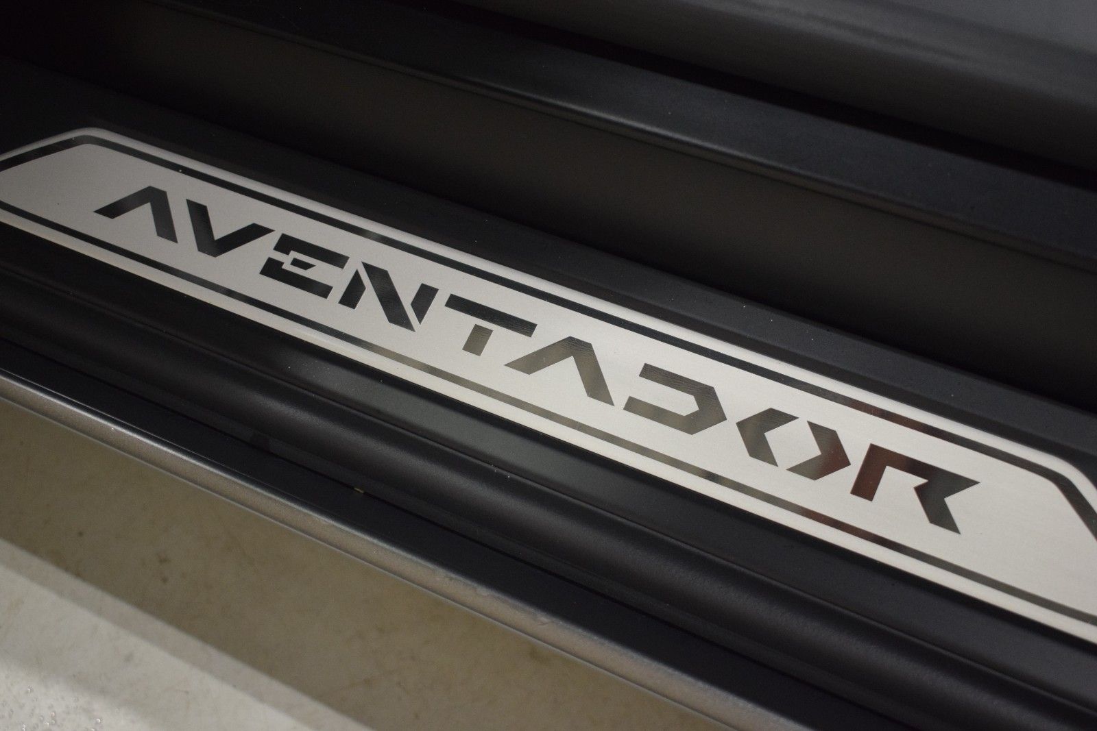 Thumbnail: 2016 Lamborghini Aventador - 40