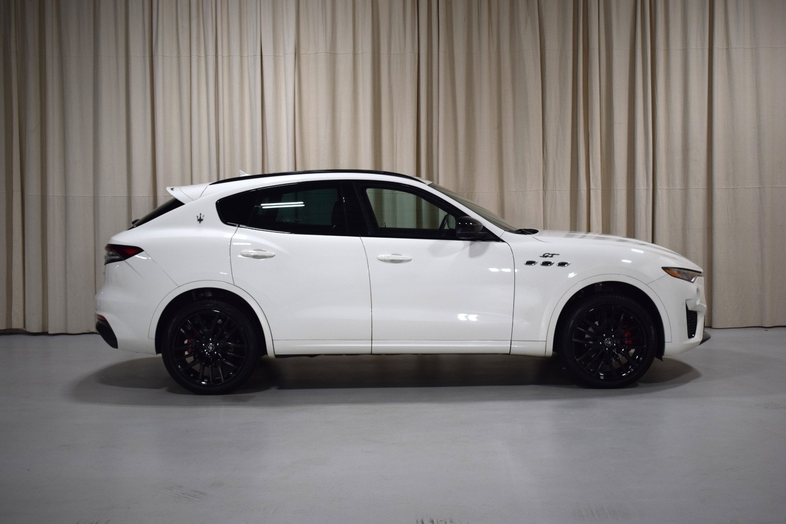 Thumbnail: 2022 Maserati Levante - 16