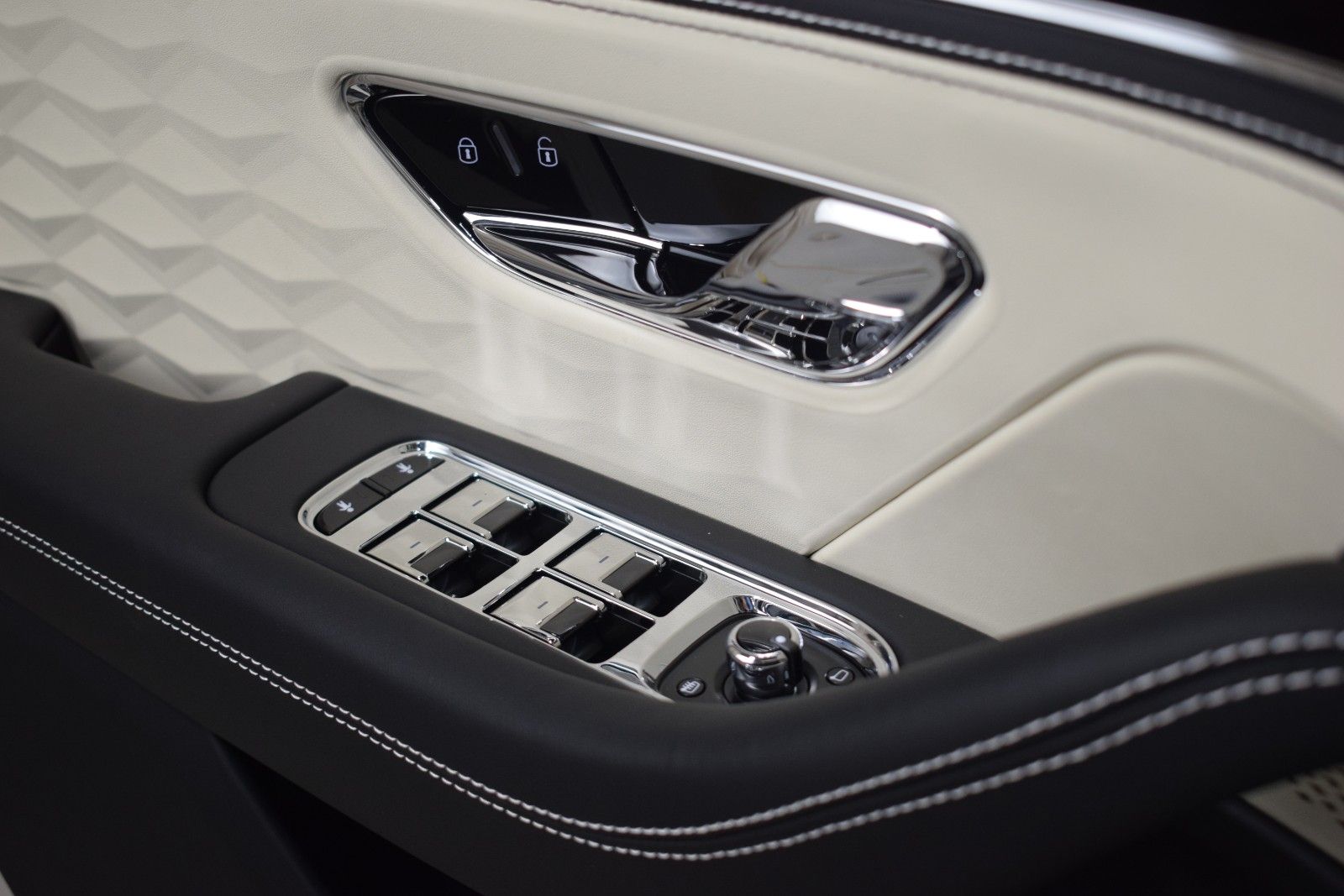 Thumbnail: 2025 Bentley Flying Spur - 37