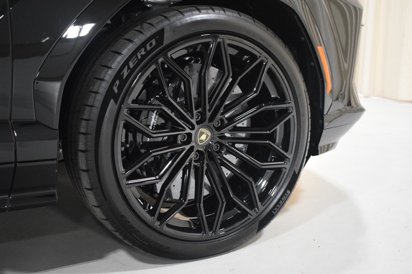 Thumbnail: 2025 Lamborghini Urus - 16