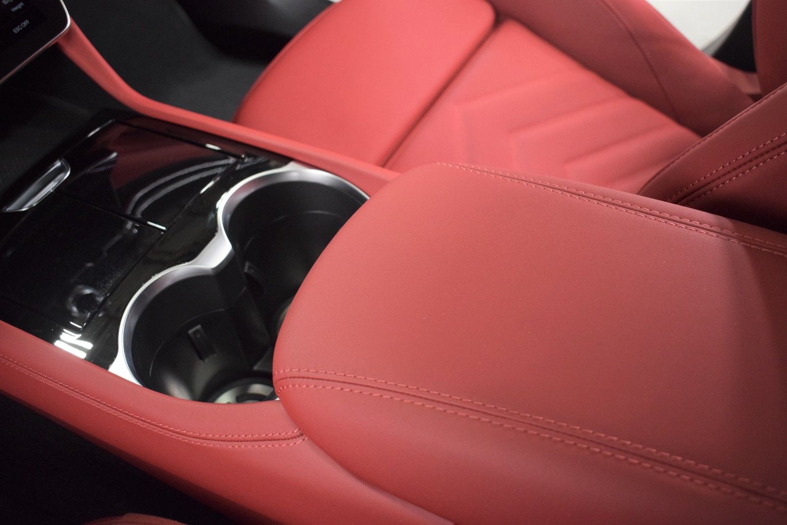 Thumbnail: 2025 Maserati Grecale - 37