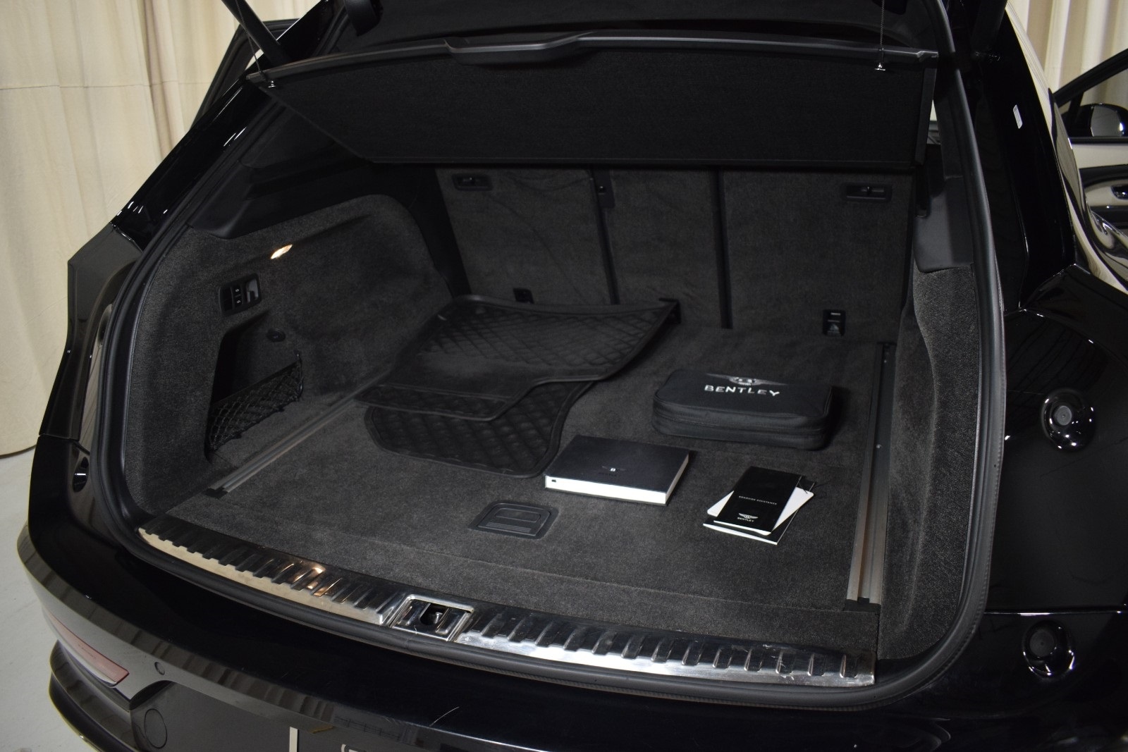 Thumbnail: 2024 Bentley Bentayga - 39