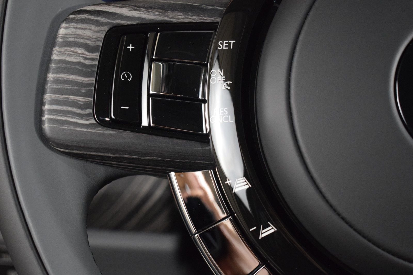 Thumbnail: 2026 Rolls-Royce Cullinan - 30