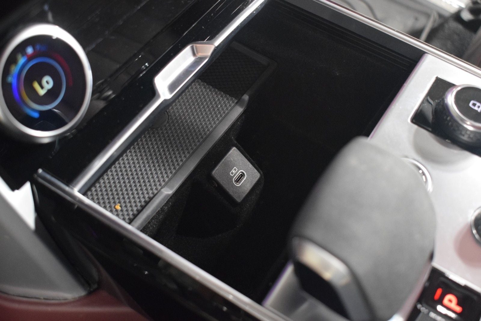 Thumbnail: 2023 Land Rover Range Rover - 33