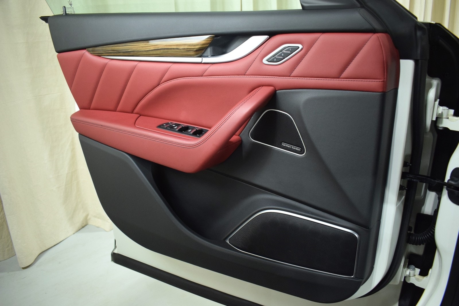 Thumbnail: 2022 Maserati Levante - 37