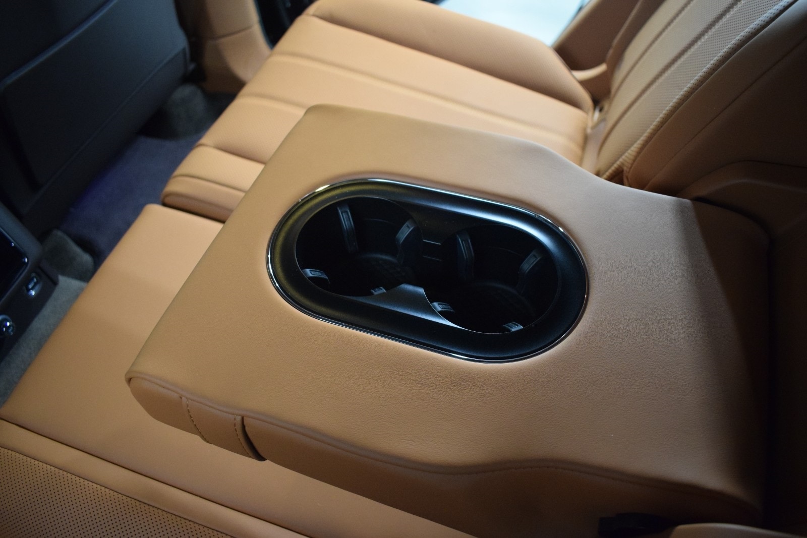 Thumbnail: 2025 Bentley Bentayga - 24