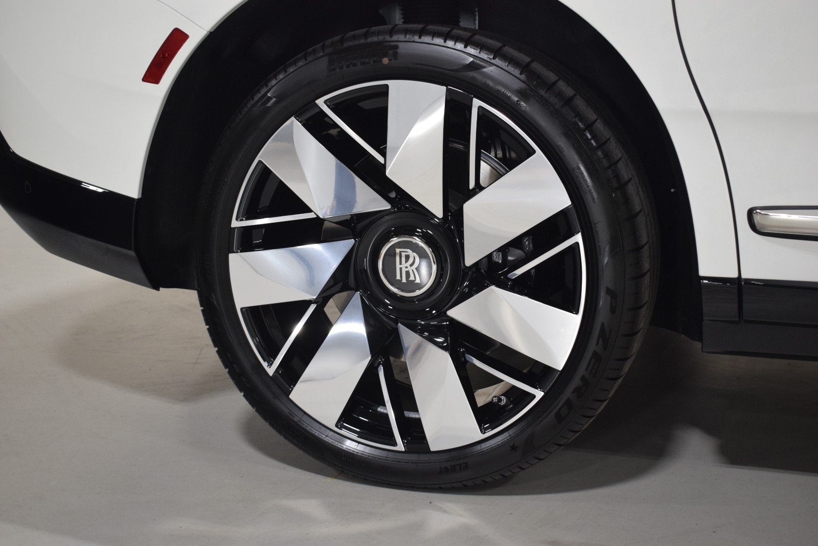 Thumbnail: 2026 Rolls-Royce Cullinan - 14