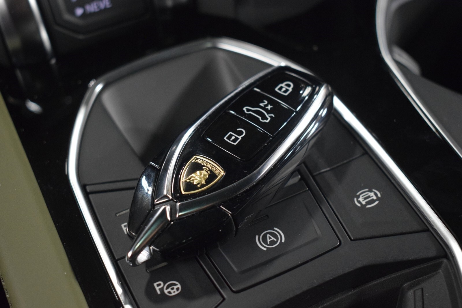 Thumbnail: 2025 Lamborghini Urus - 43