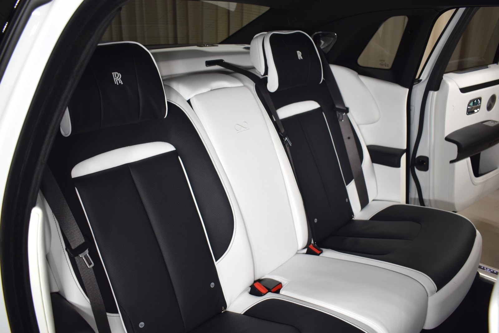 Thumbnail: 2022 Rolls-Royce Ghost - 17