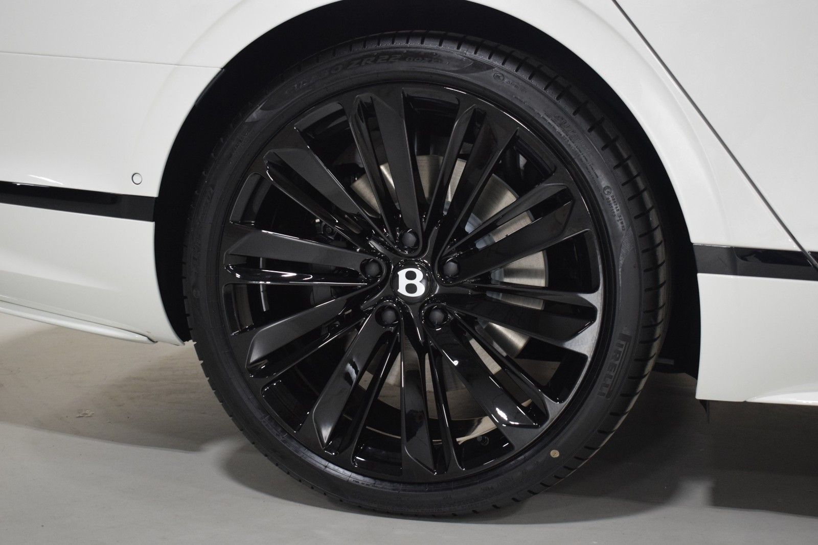 Thumbnail: 2025 Bentley Flying Spur - 6