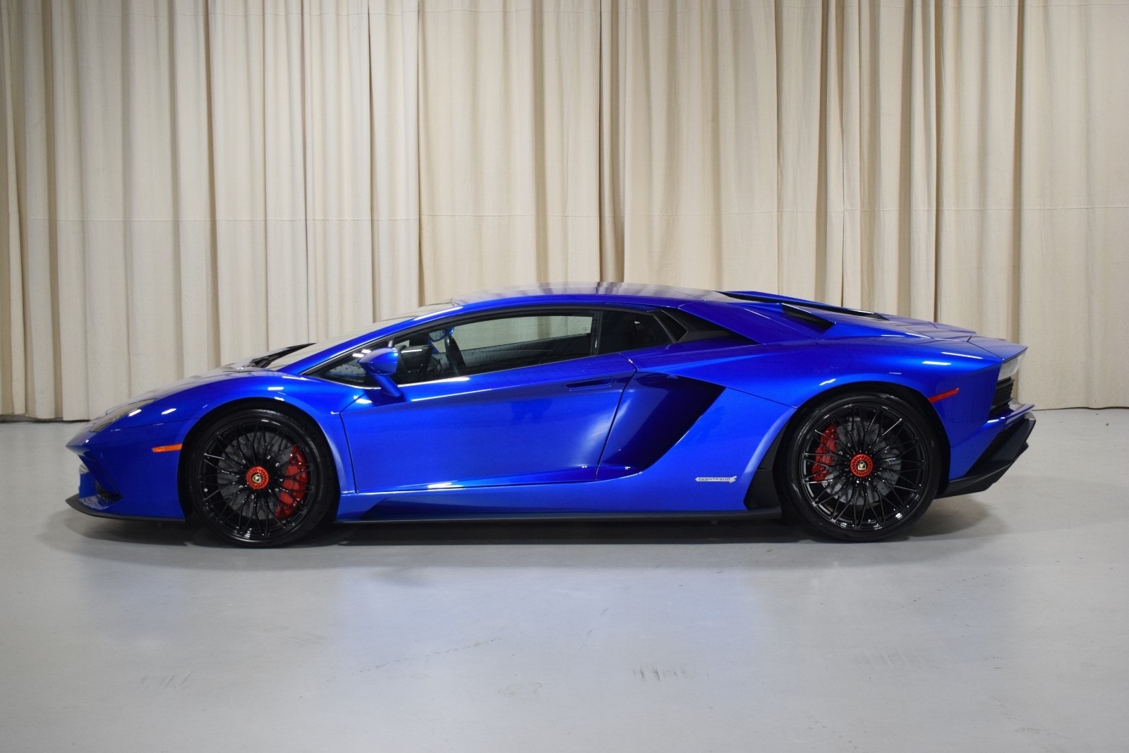 Thumbnail: 2019 Lamborghini Aventador - 5