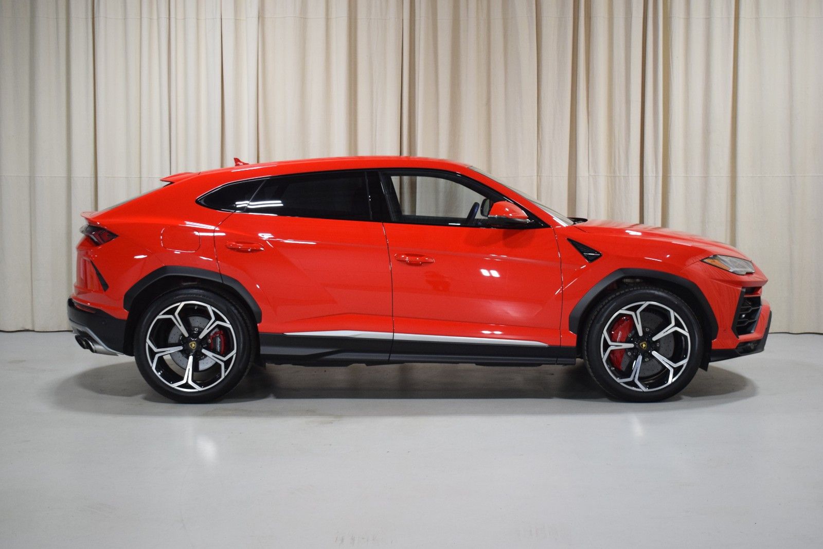 Thumbnail: 2019 Lamborghini Urus - 13