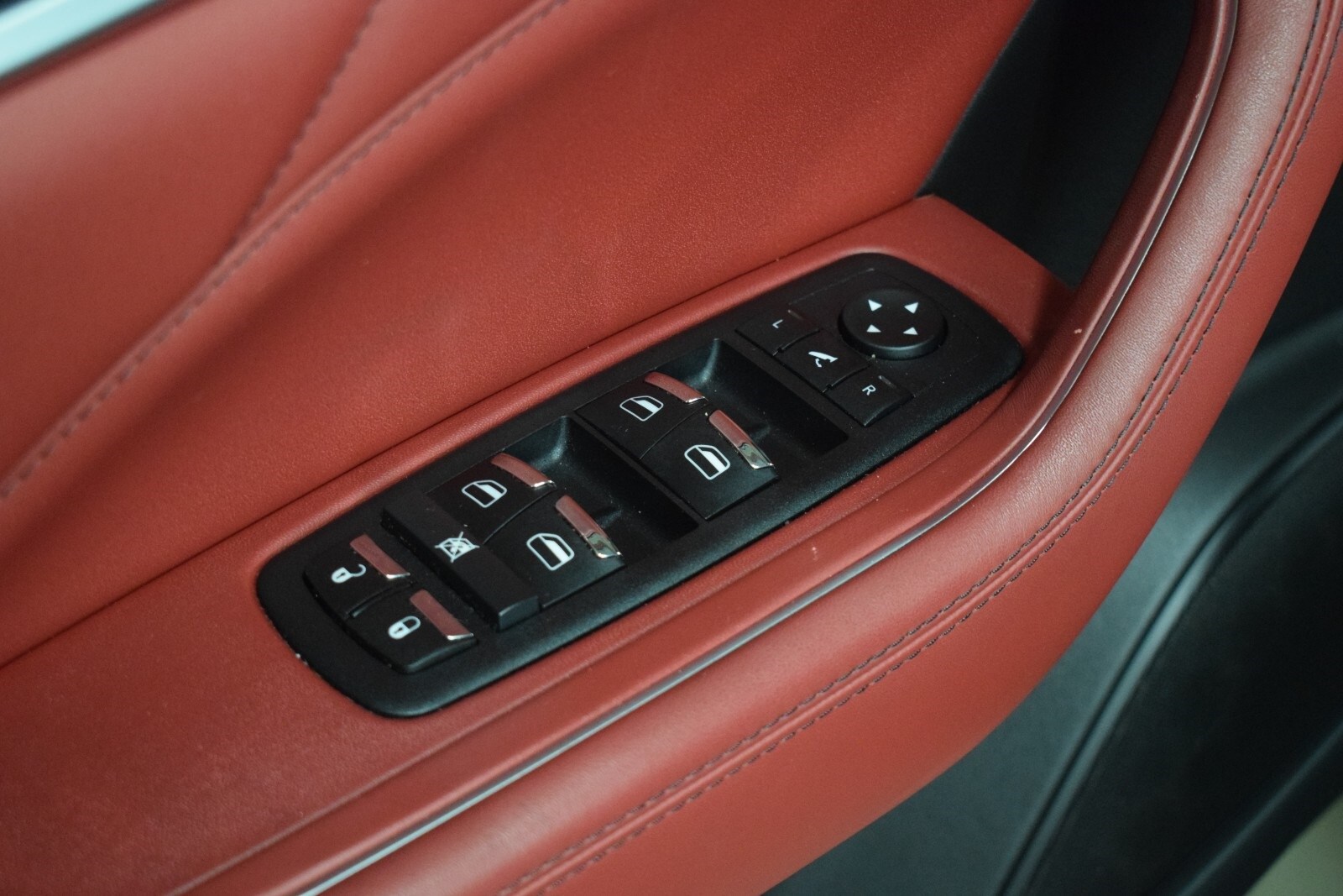 Thumbnail: 2022 Maserati Levante - 38