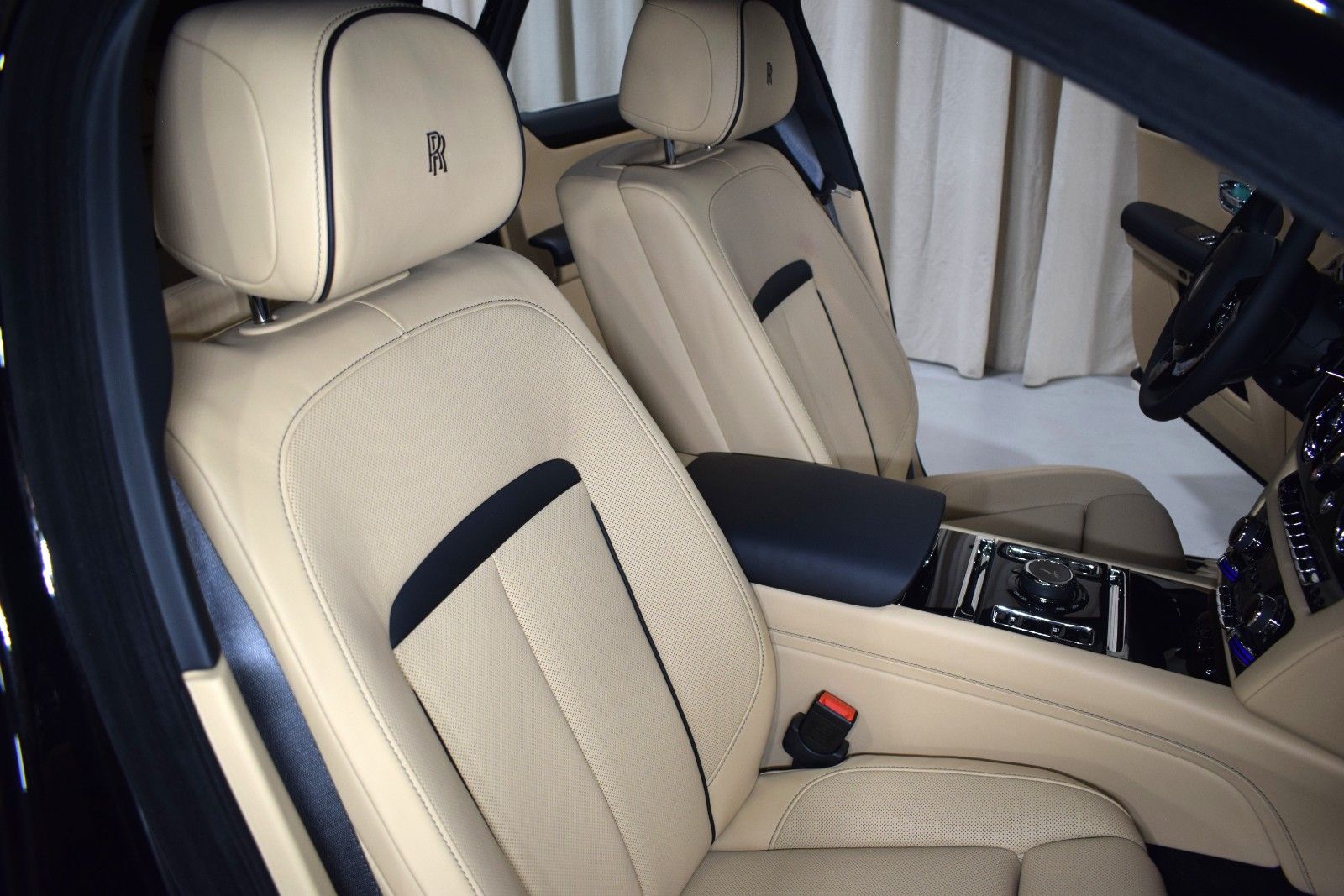 Thumbnail: 2026 Rolls-Royce Ghost - 25