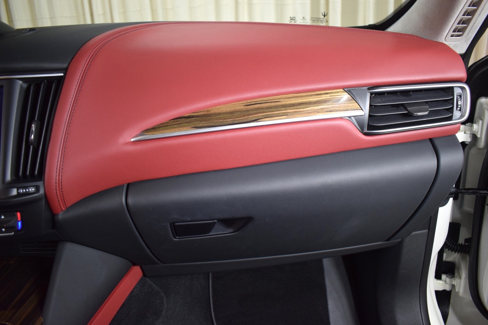 Thumbnail: 2022 Maserati Levante - 26