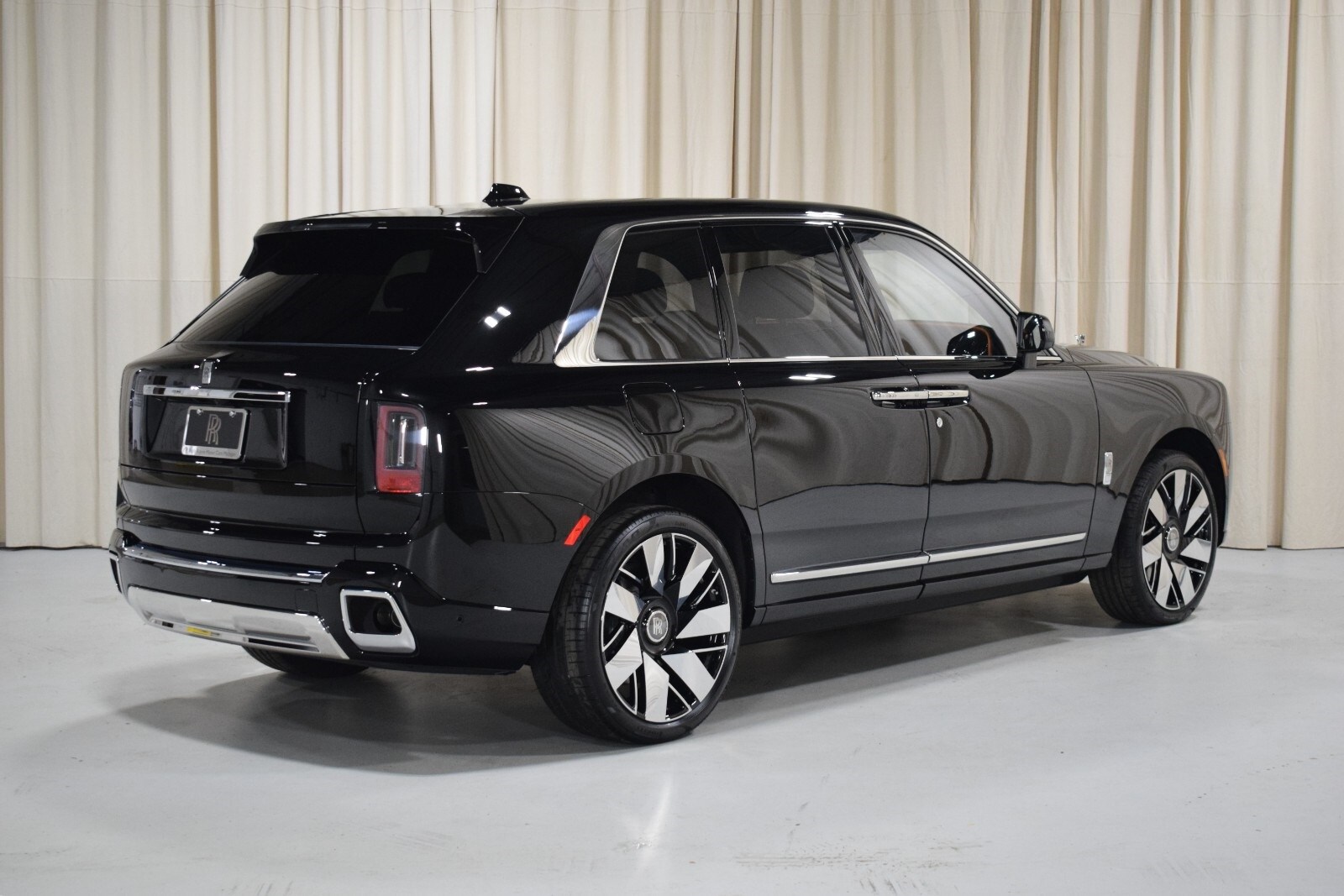 2026 Rolls Royce Cullinan RR photo 2