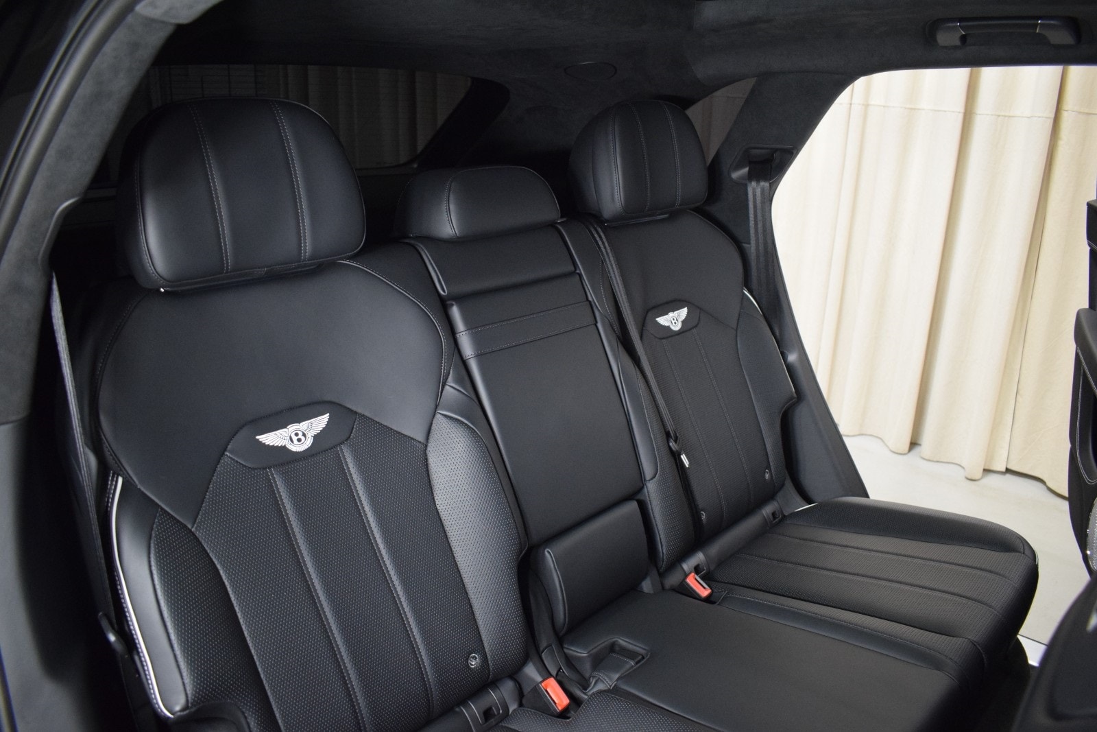 Thumbnail: 2023 Bentley Bentayga - 19