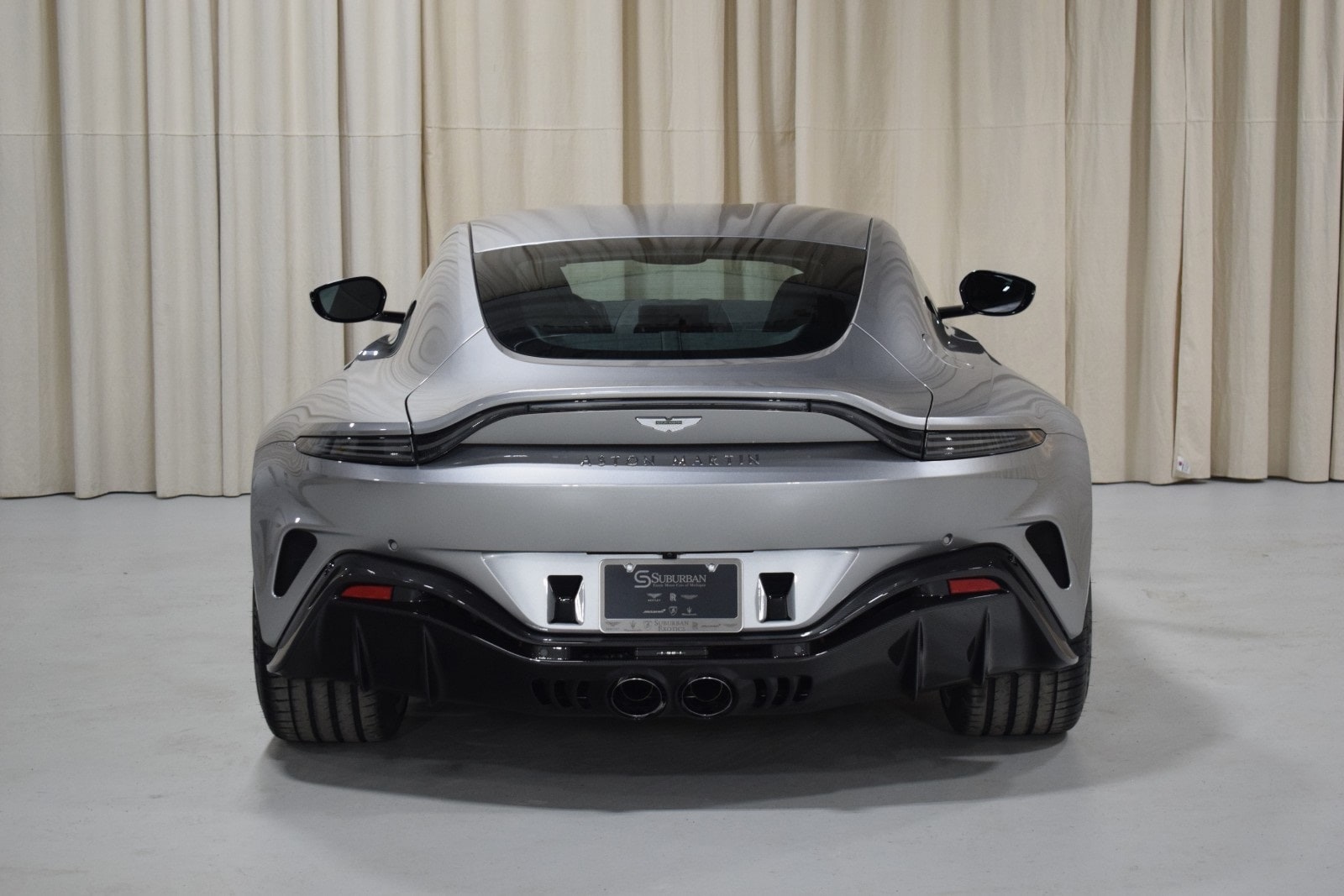 2023 Aston Martin Vantage  12