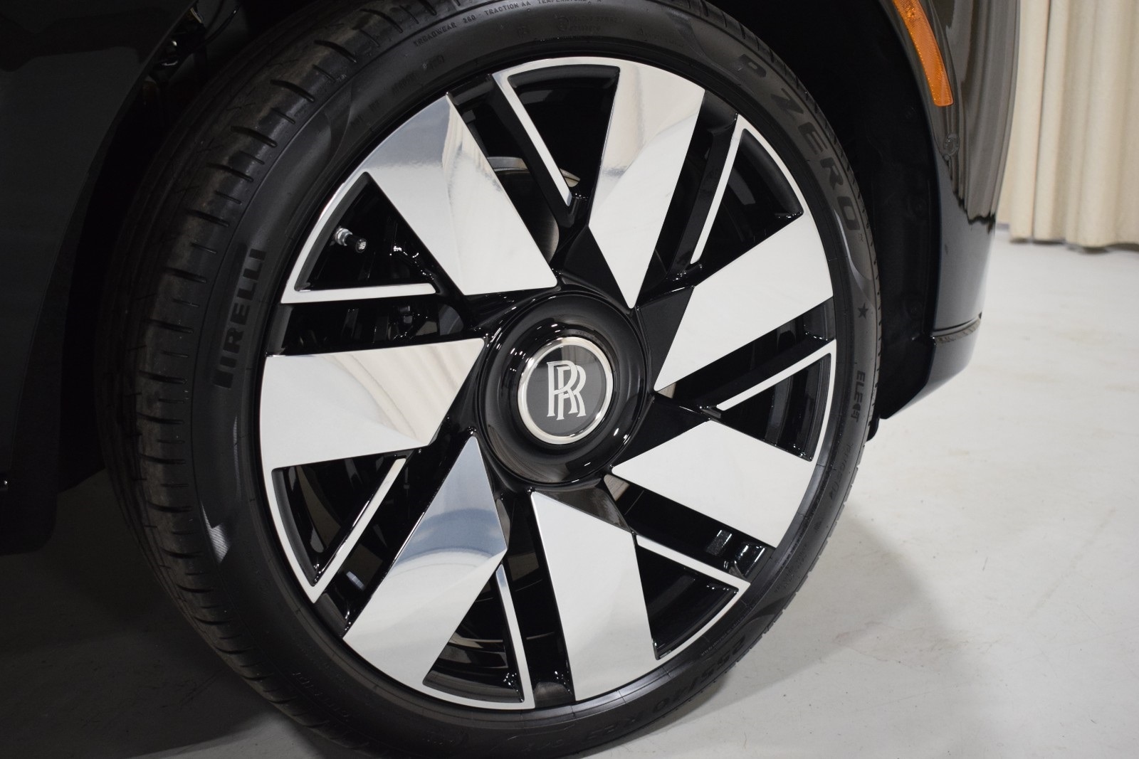 Thumbnail: 2026 Rolls-Royce Cullinan - 16