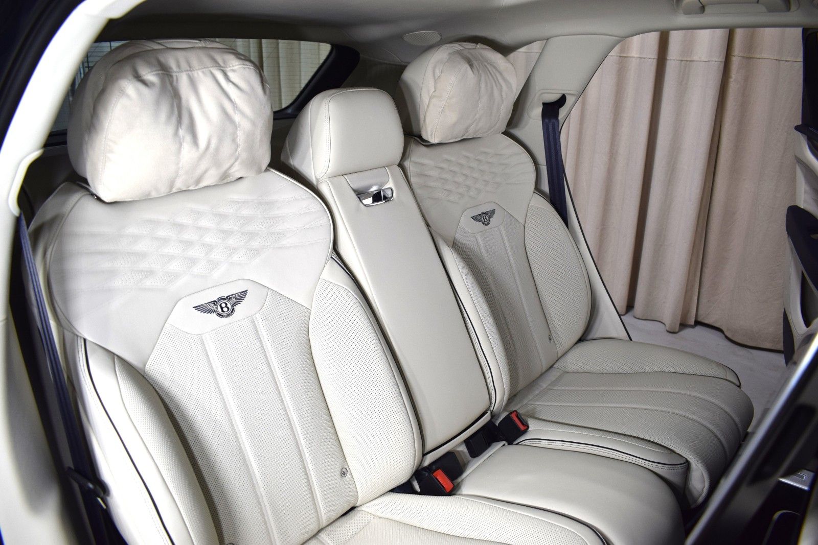 Thumbnail: 2025 Bentley Bentayga - 20