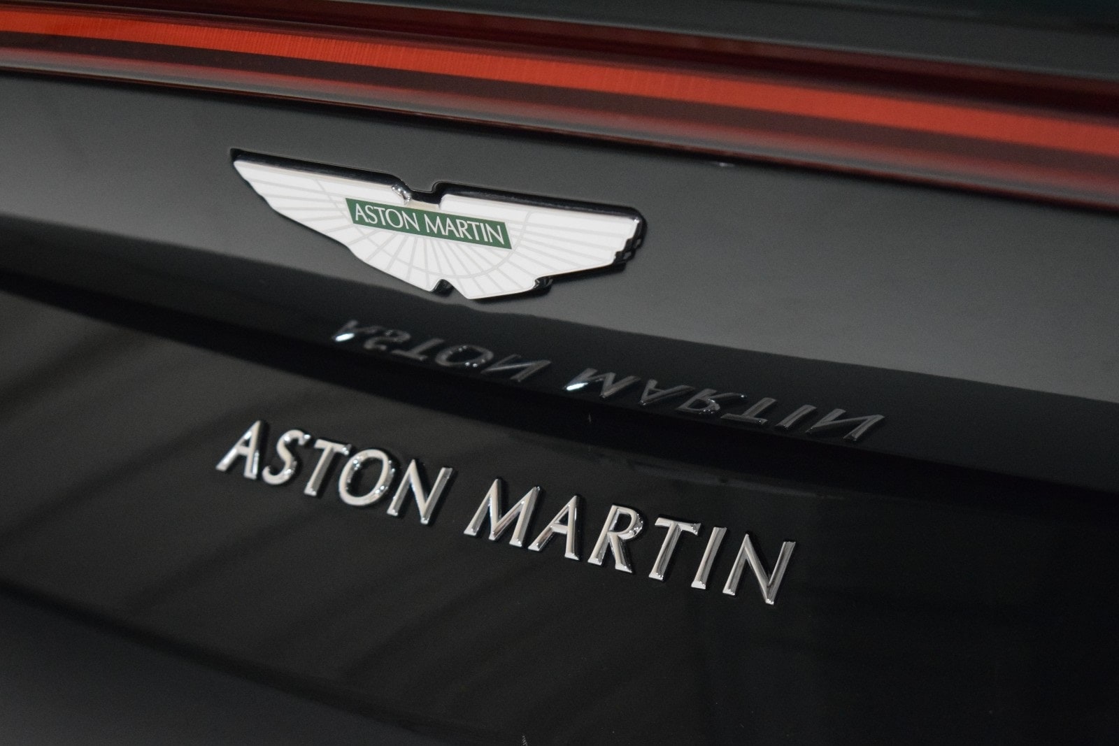 2021 Aston Martin Vantage  12