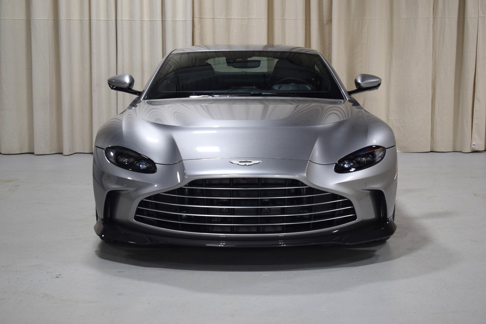 2023 Aston Martin Vantage  8