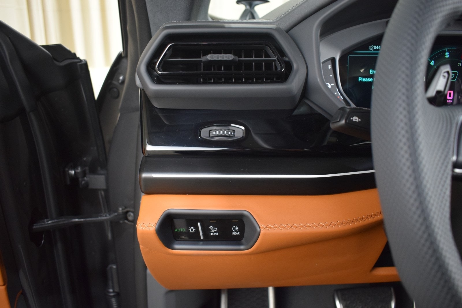 Thumbnail: 2025 Lamborghini Urus - 29