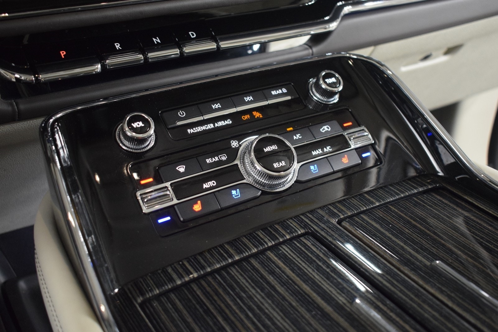 Thumbnail: 2023 Lincoln Navigator - 35